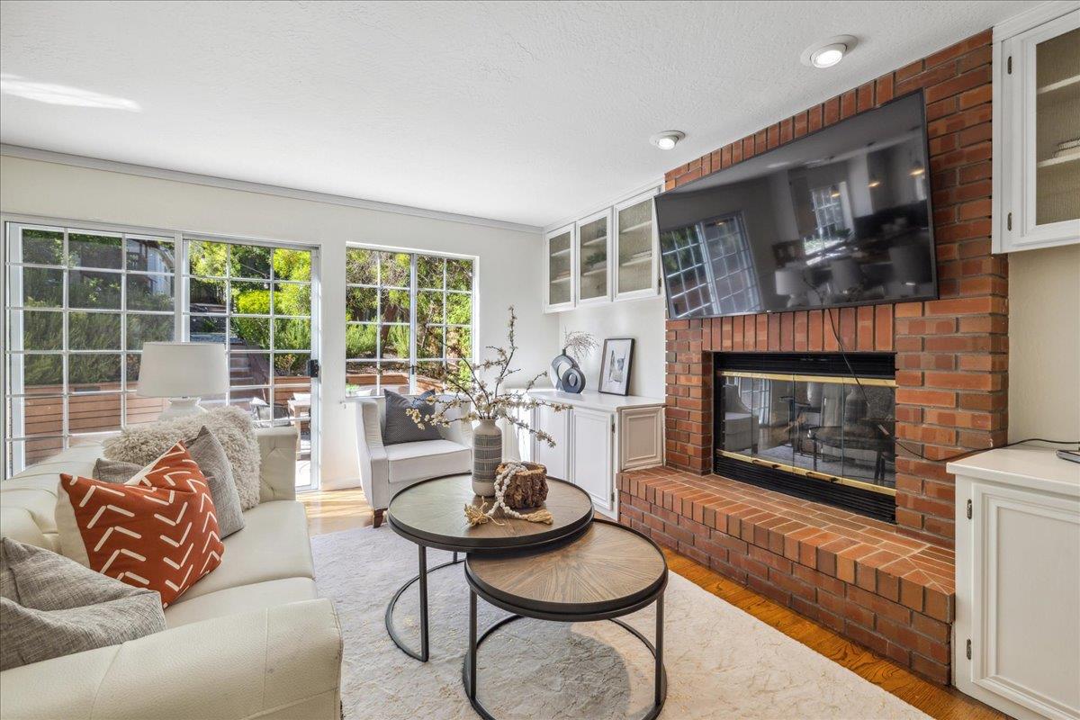 546 Sunset WAY