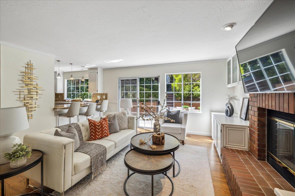546 Sunset WAY