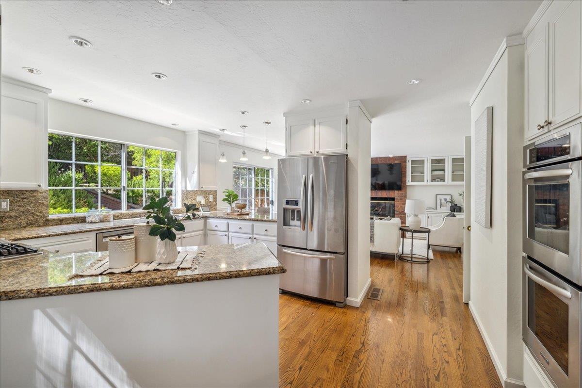 546 Sunset WAY