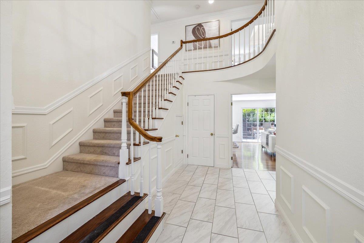 546 Sunset WAY