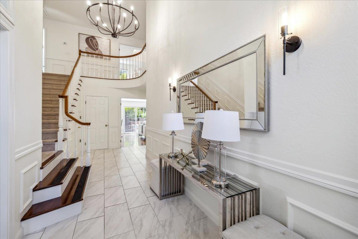 546 Sunset WAY