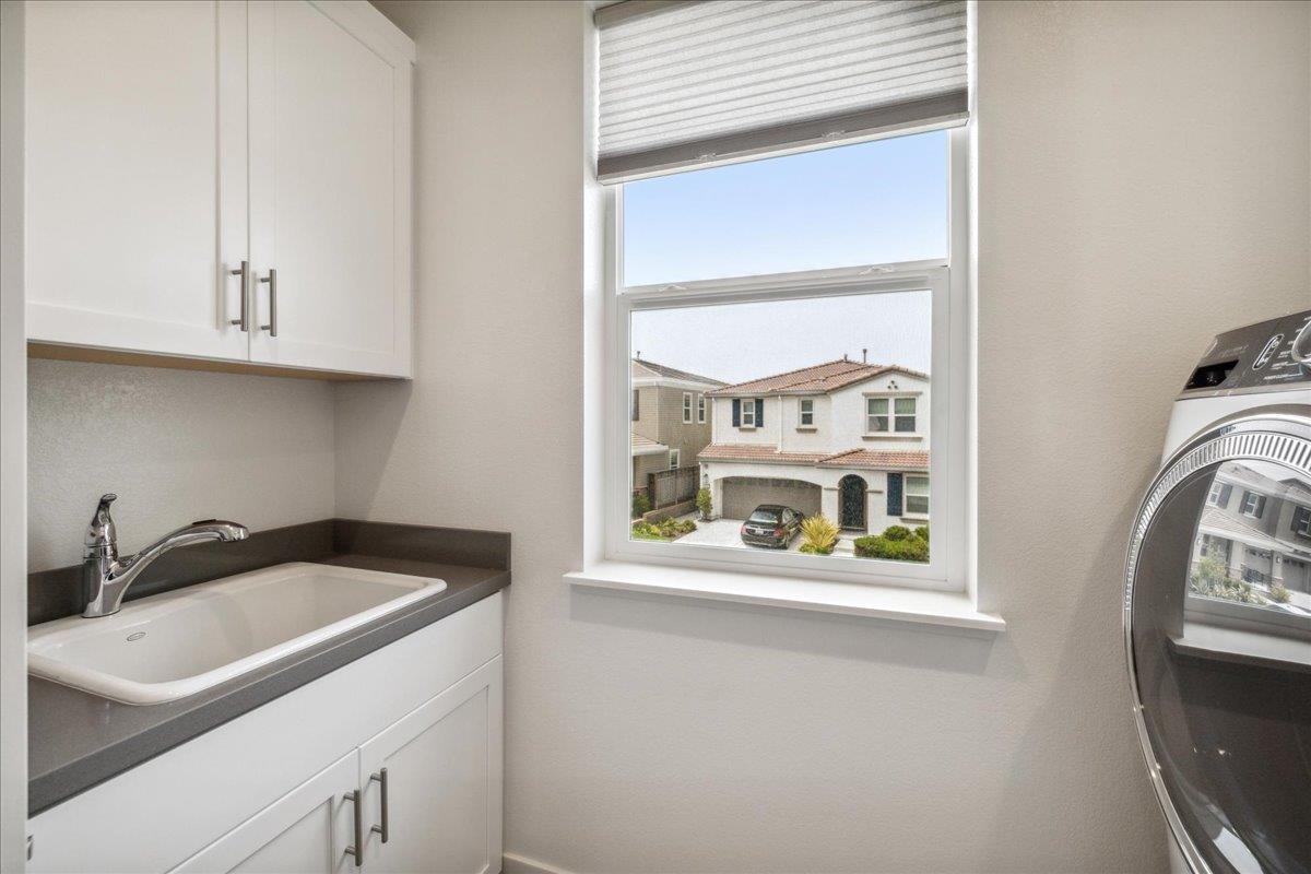 219 Miraluna DR