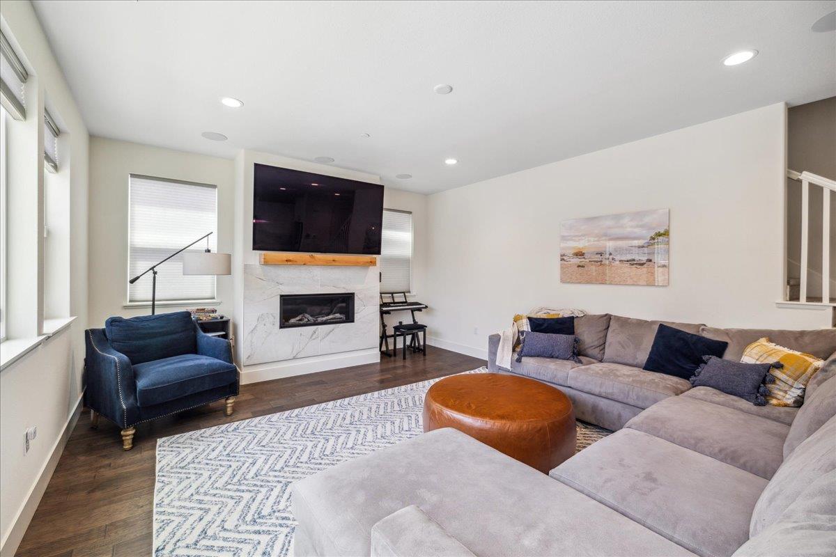 219 Miraluna DR