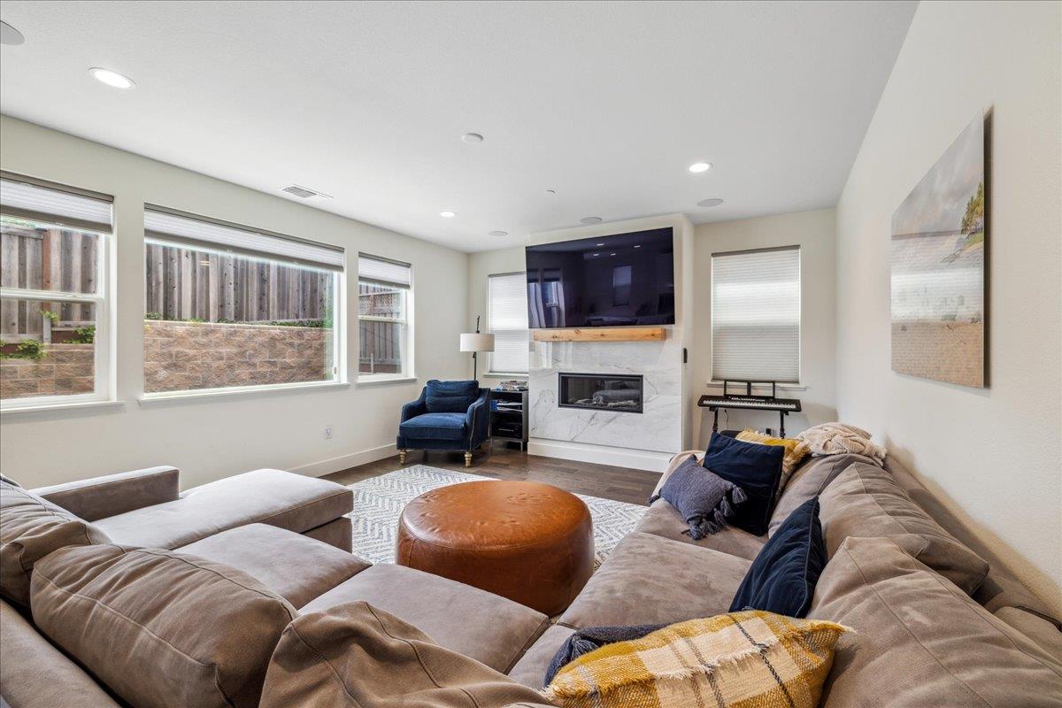 219 Miraluna DR