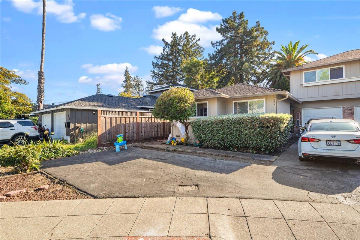 1240-1242 Sabrina CT