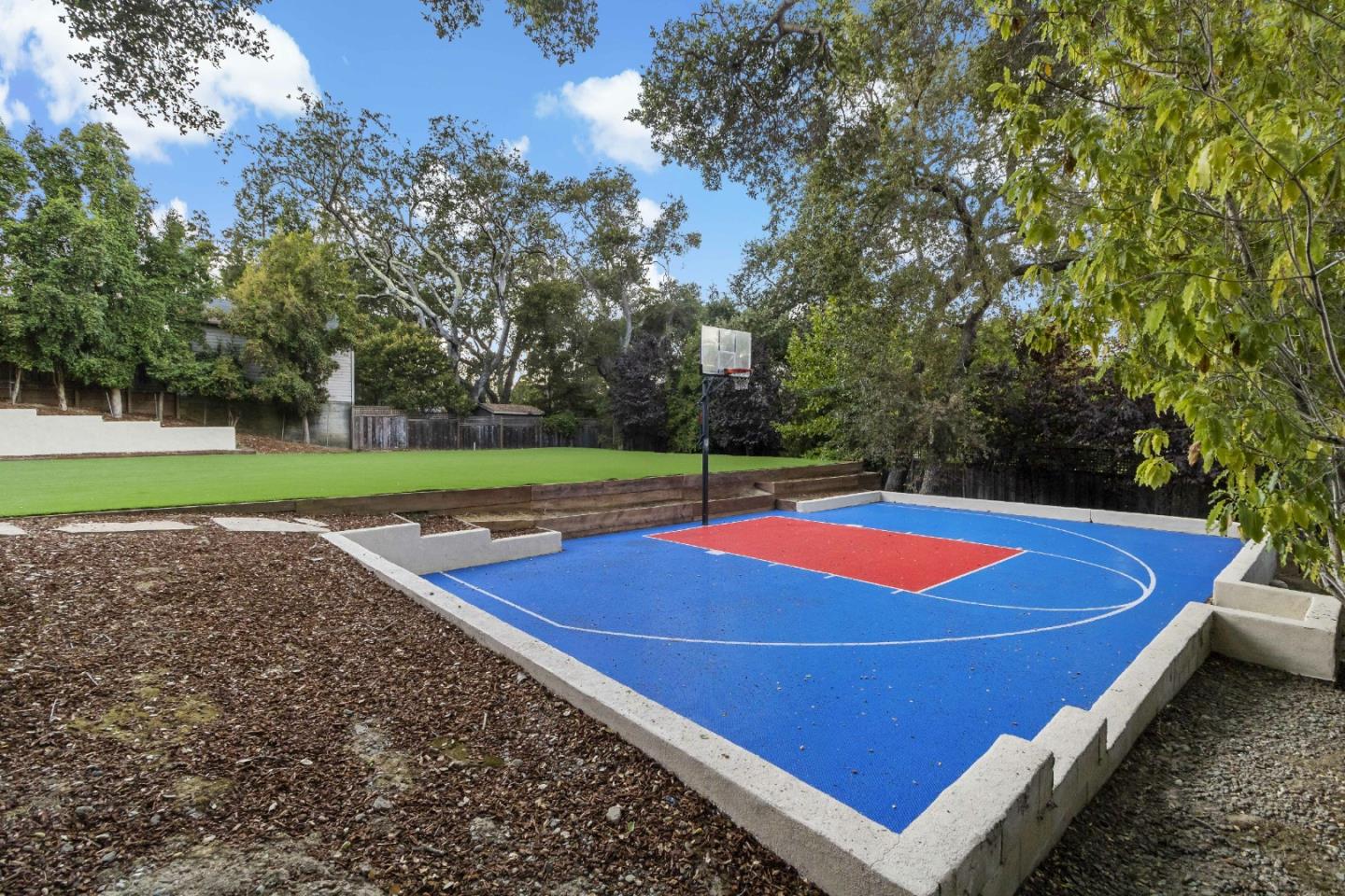 303 Lakeview WAY