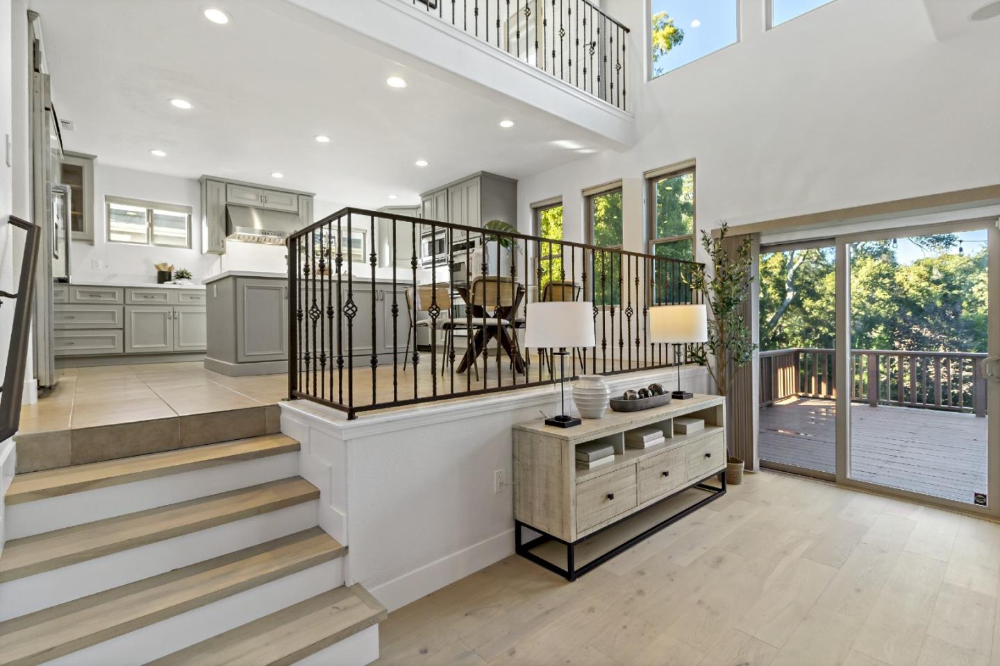 303 Lakeview WAY