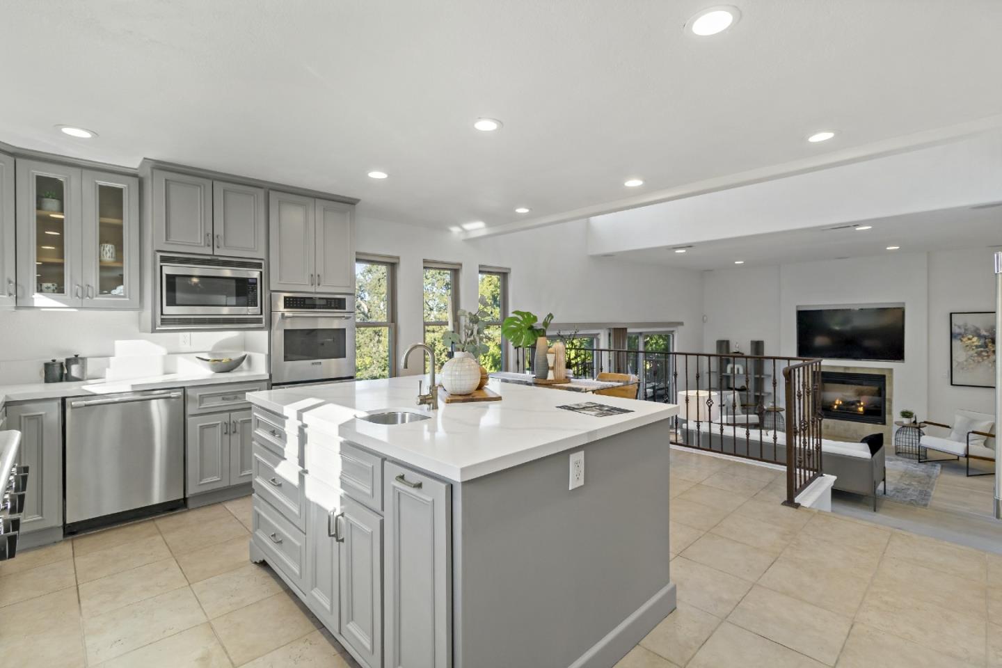 303 Lakeview WAY