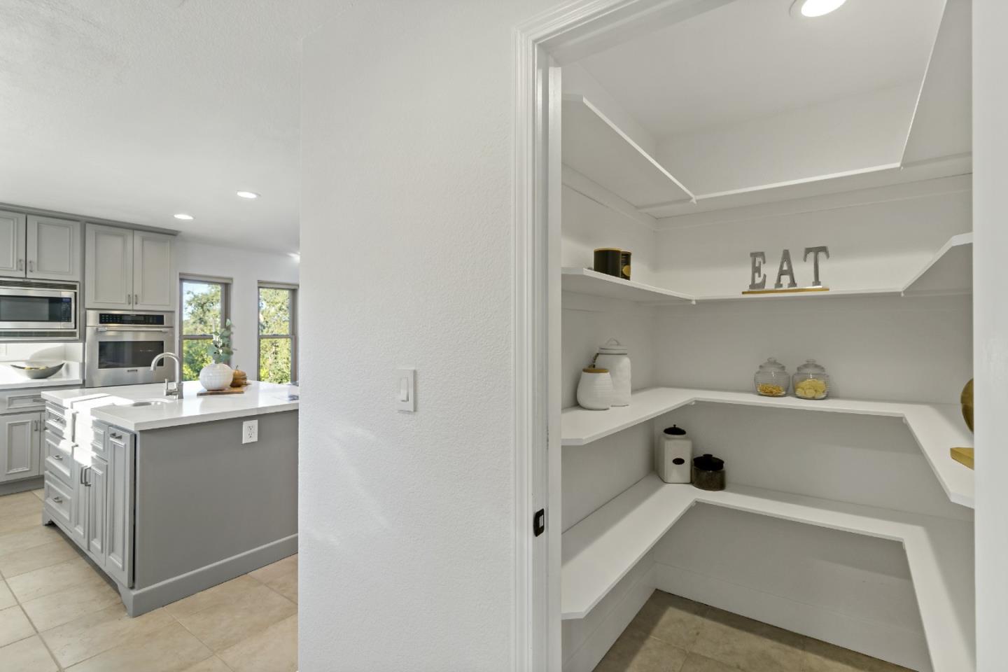 303 Lakeview WAY