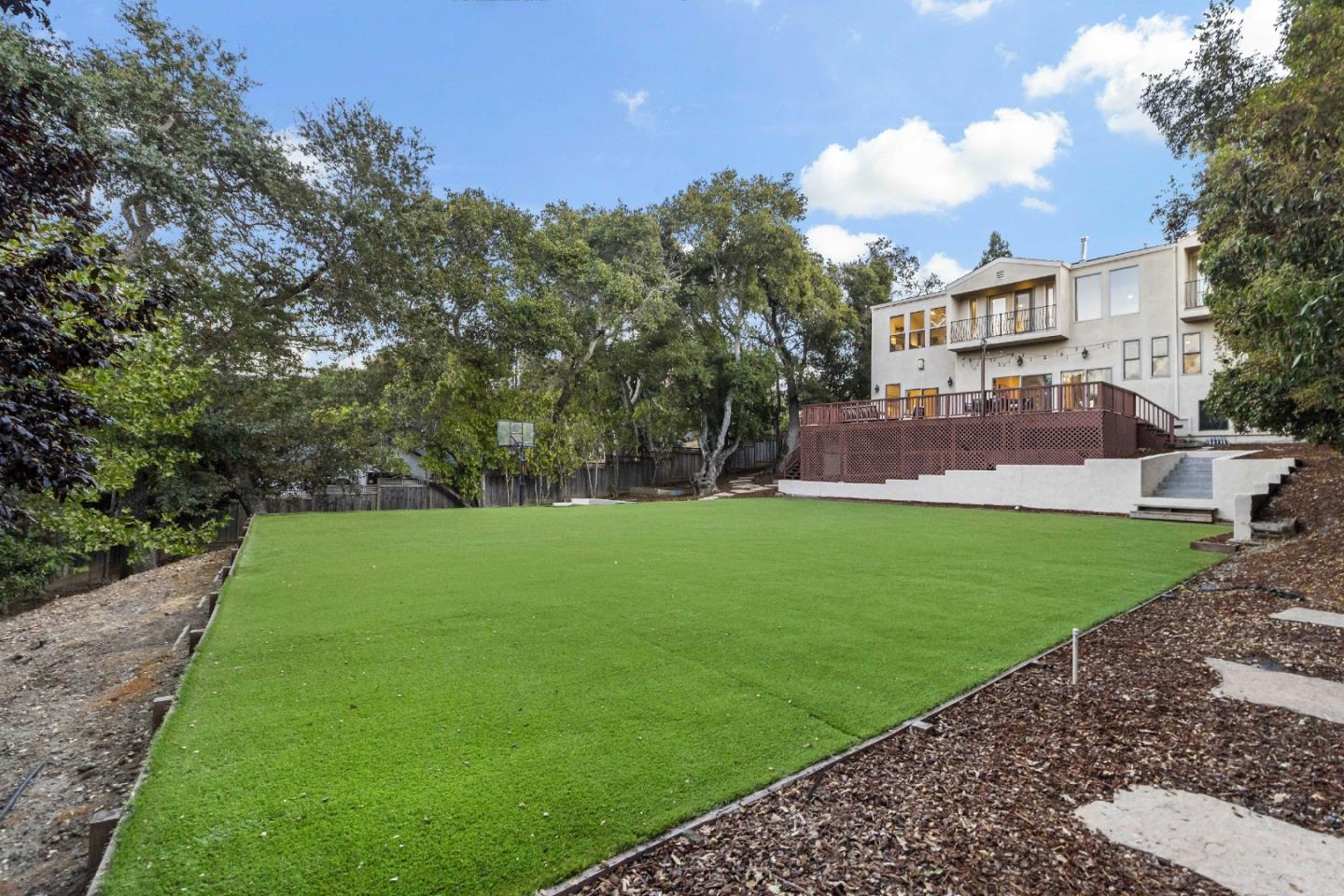 303 Lakeview WAY