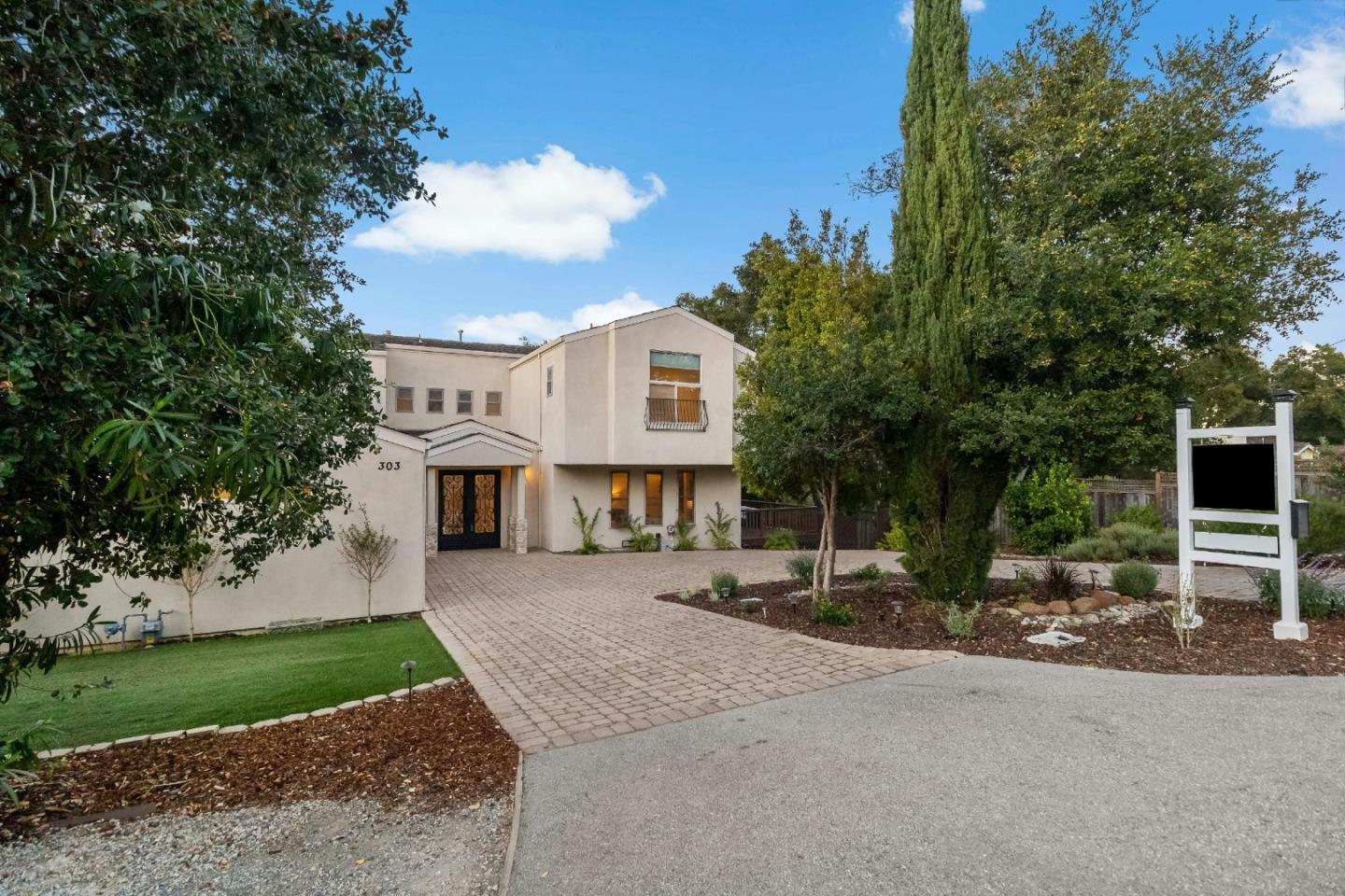 303 Lakeview WAY