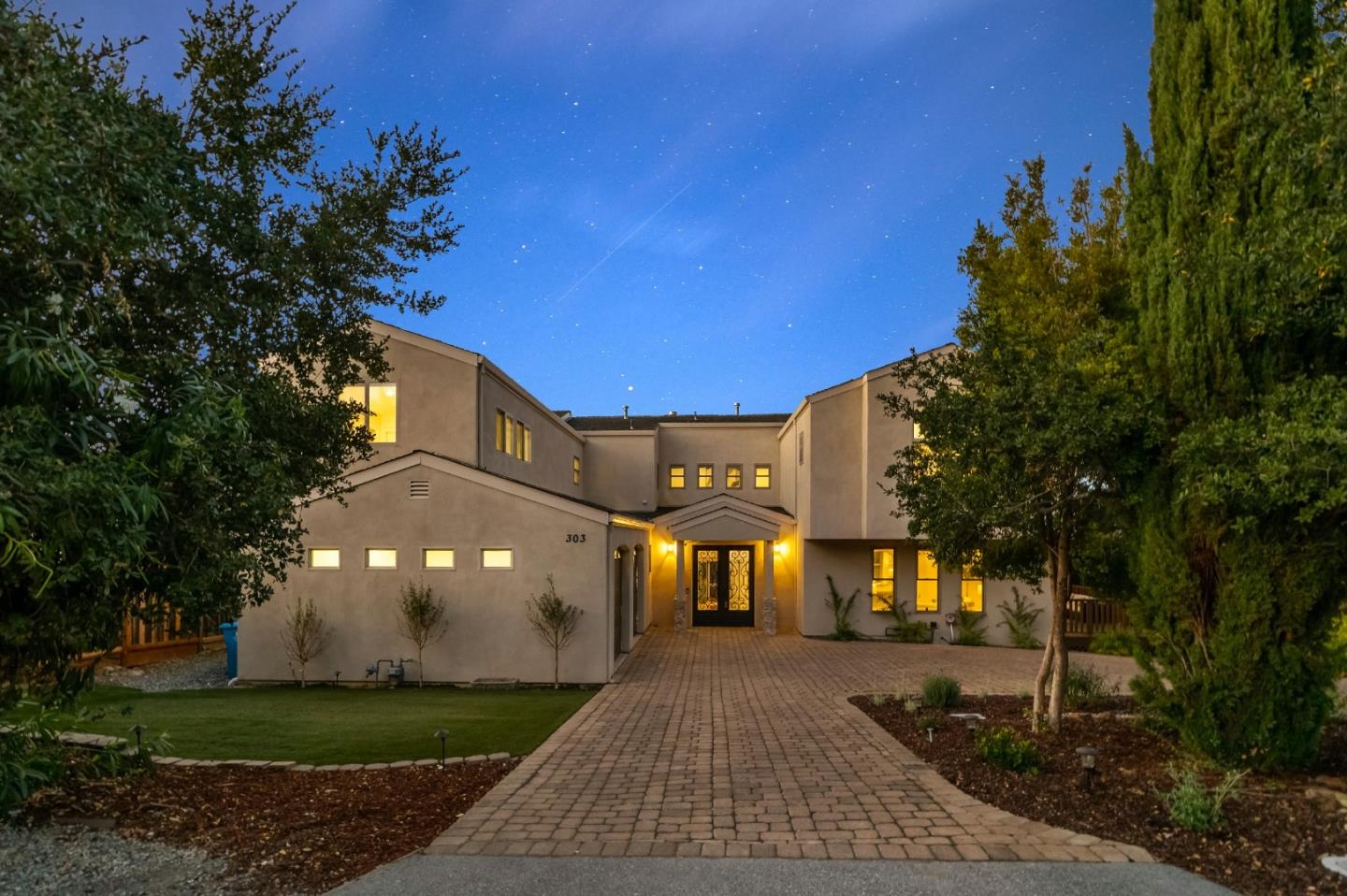 303 Lakeview WAY