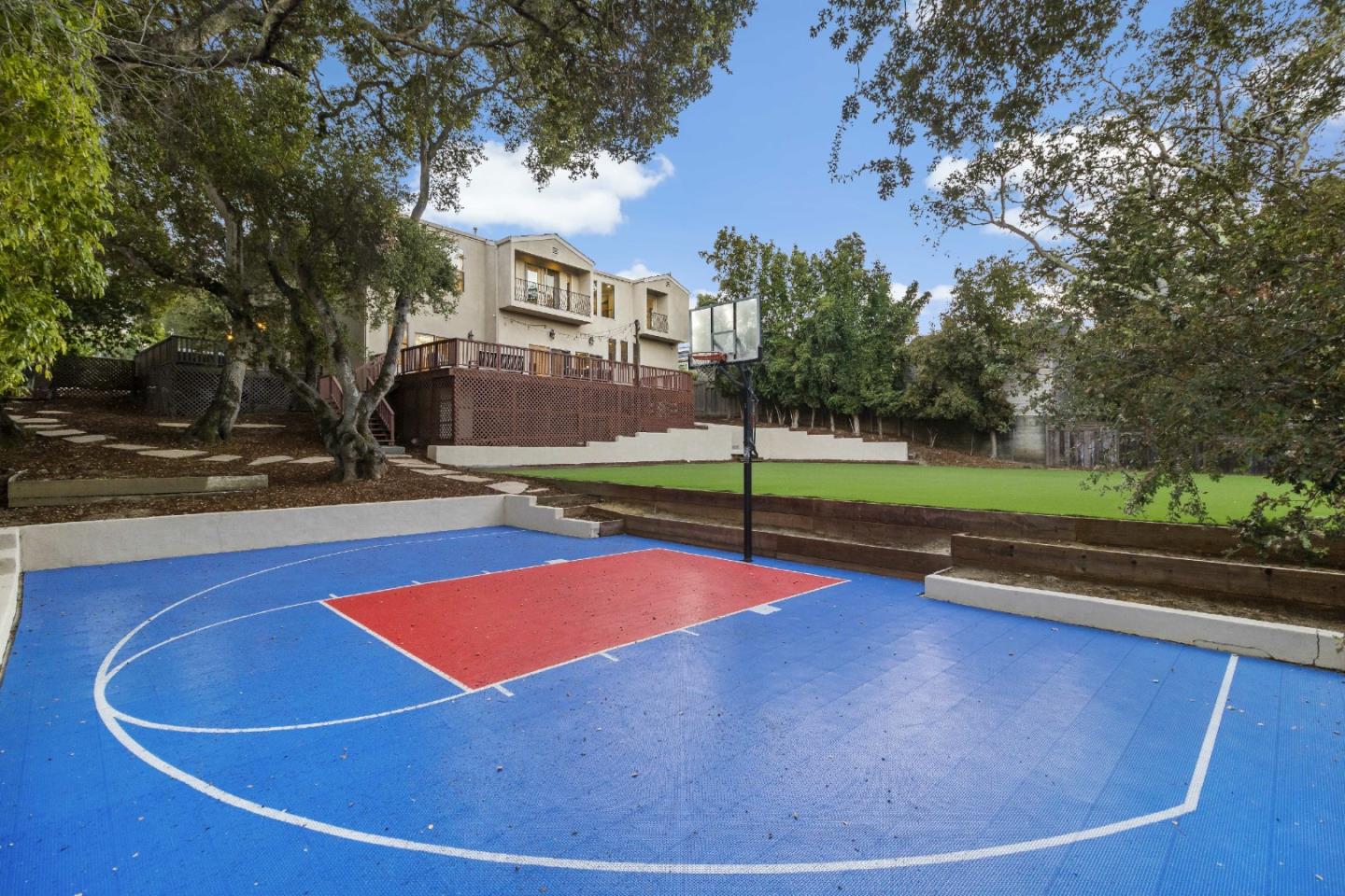 303 Lakeview WAY