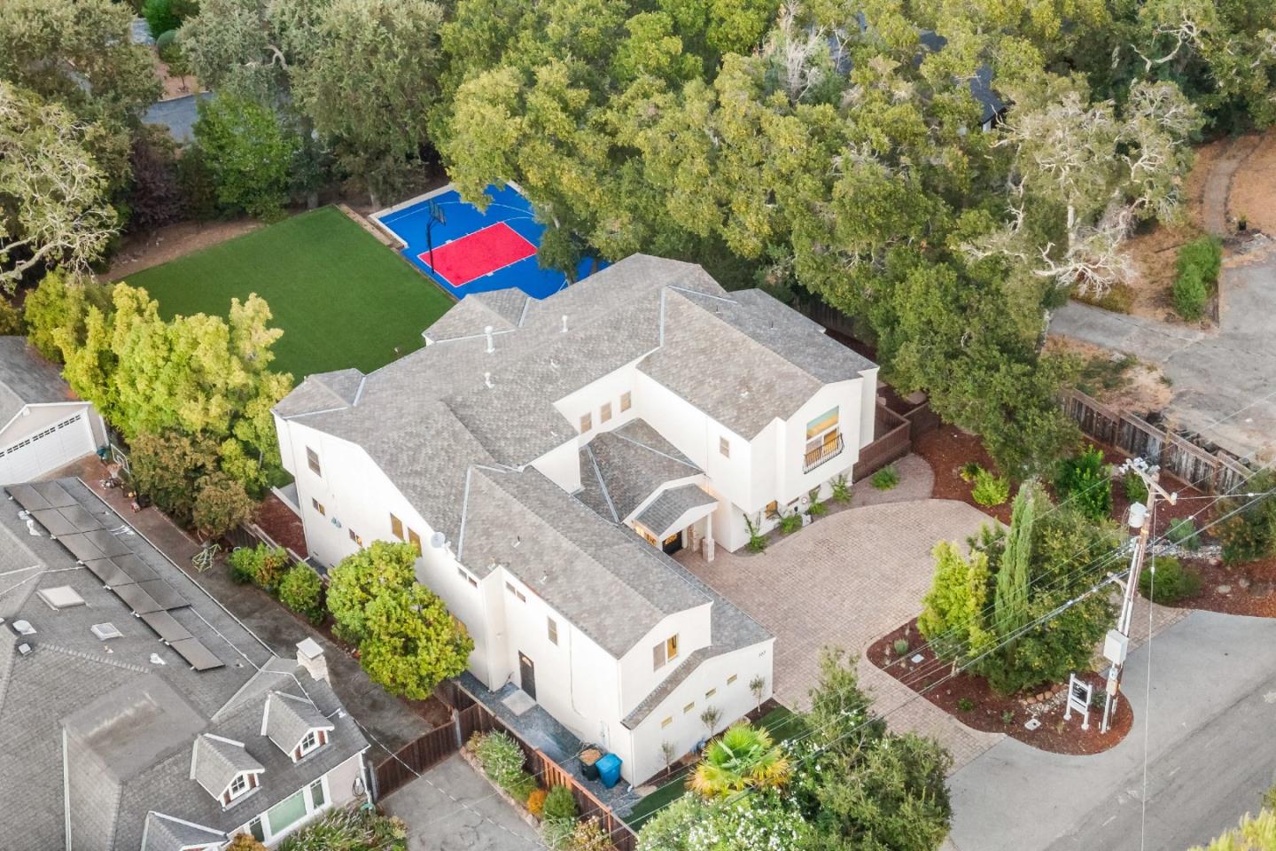 303 Lakeview WAY