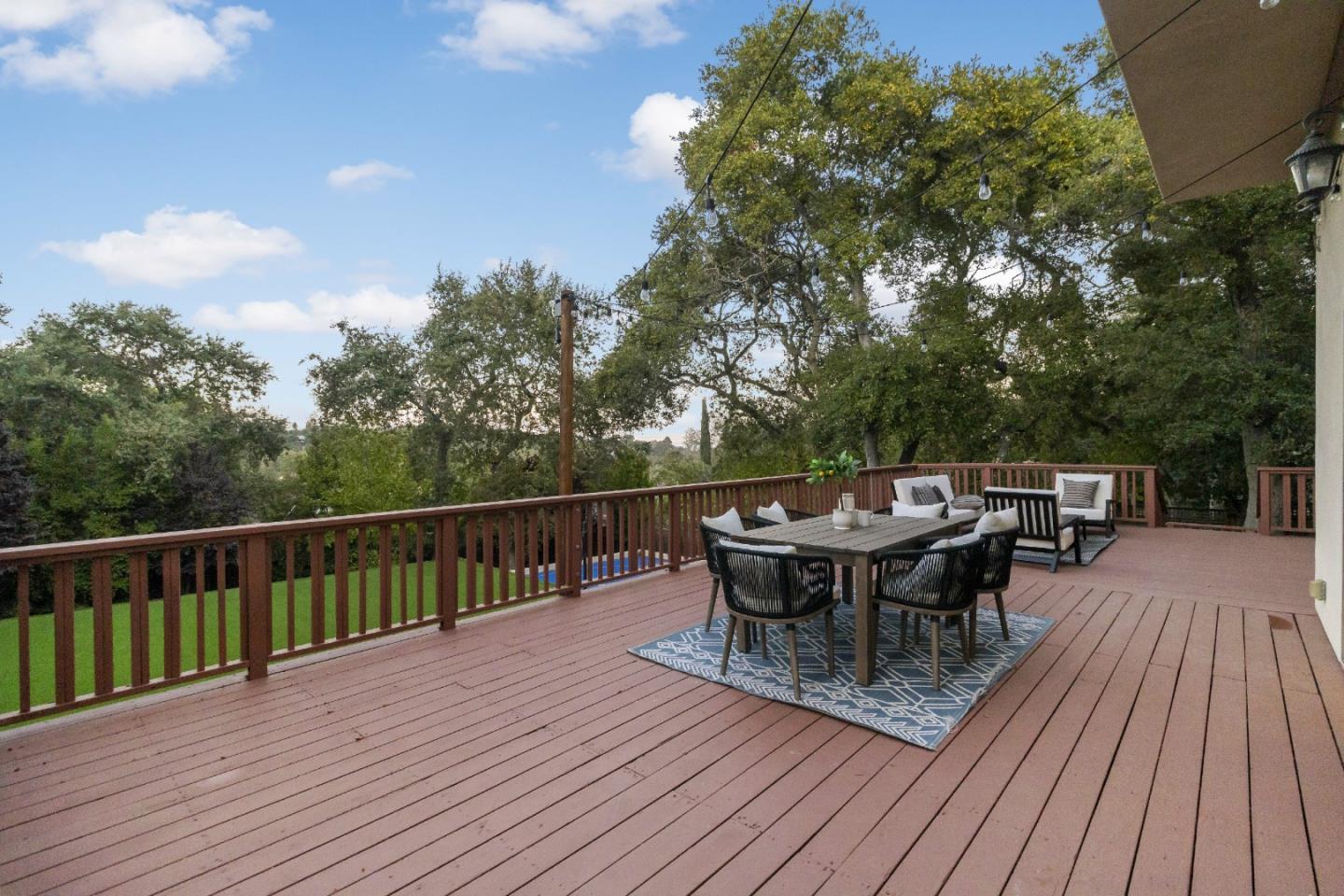 303 Lakeview WAY