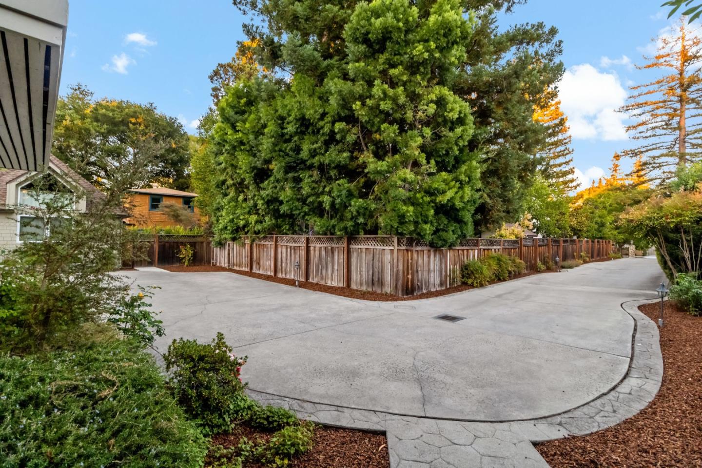 136 Finger Avenue
