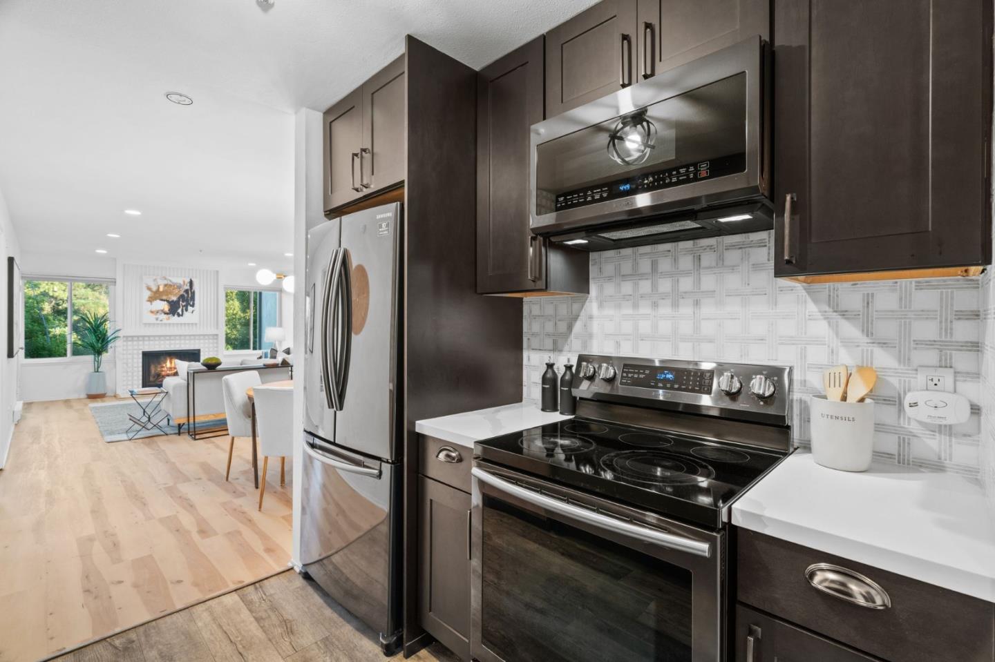 4000 Farm Hill Boulevard 204