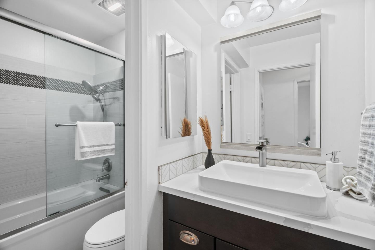 4000 Farm Hill Boulevard 204