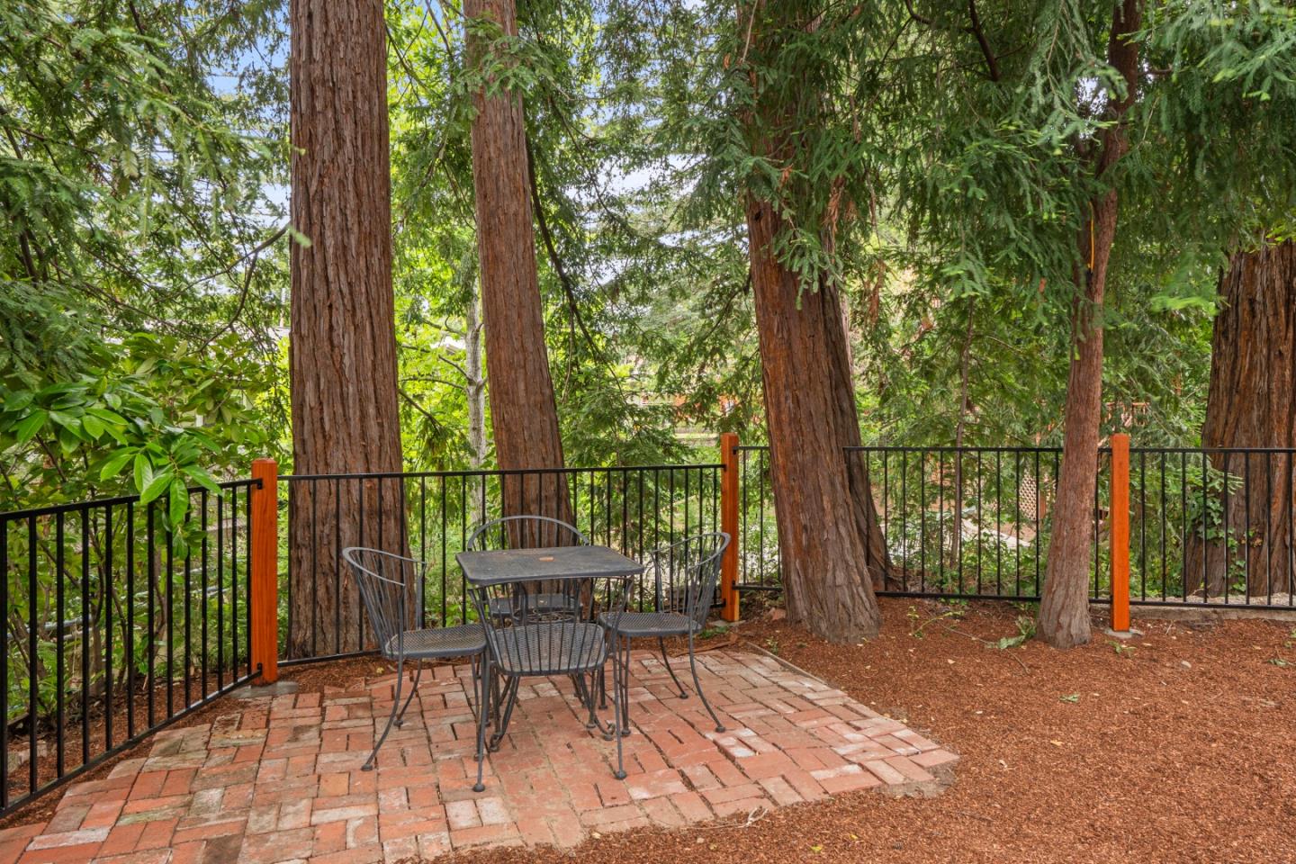 25 Woodhue Court