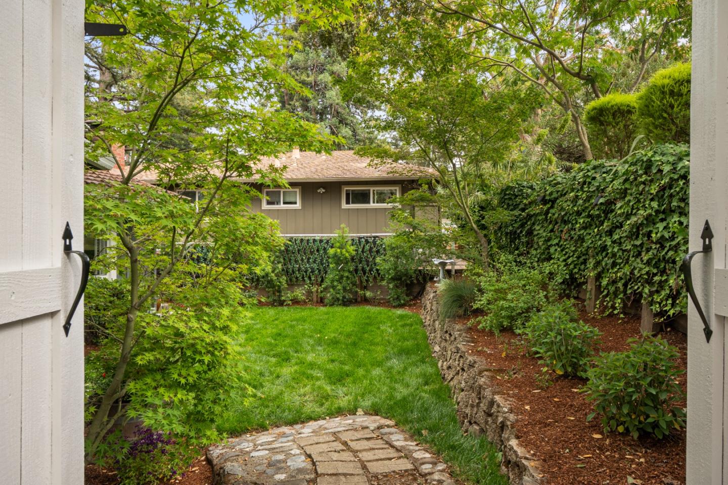 25 Woodhue Court