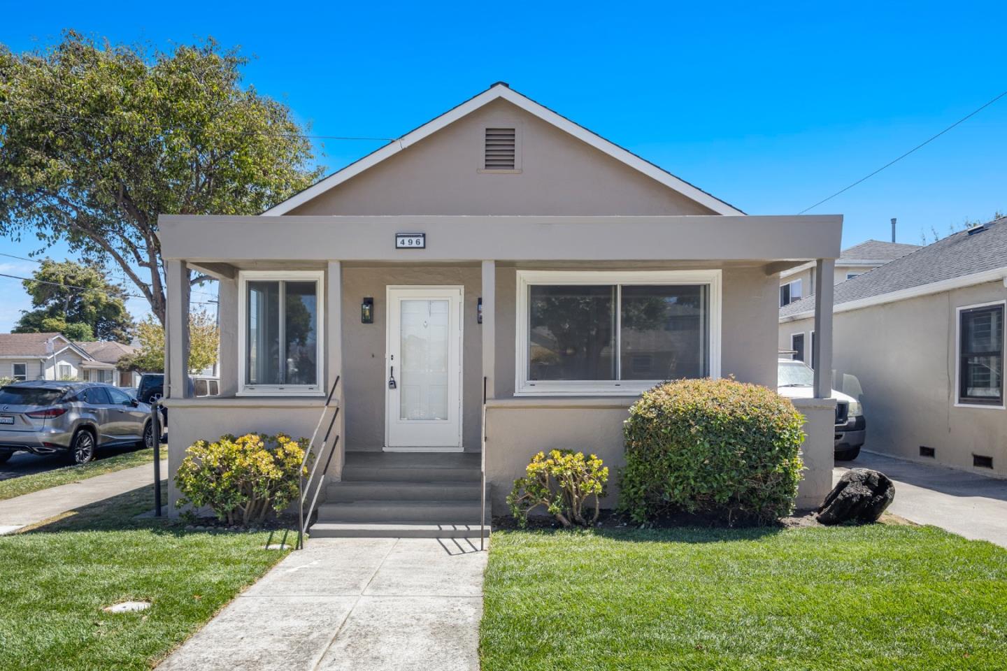 496 Angus AVE