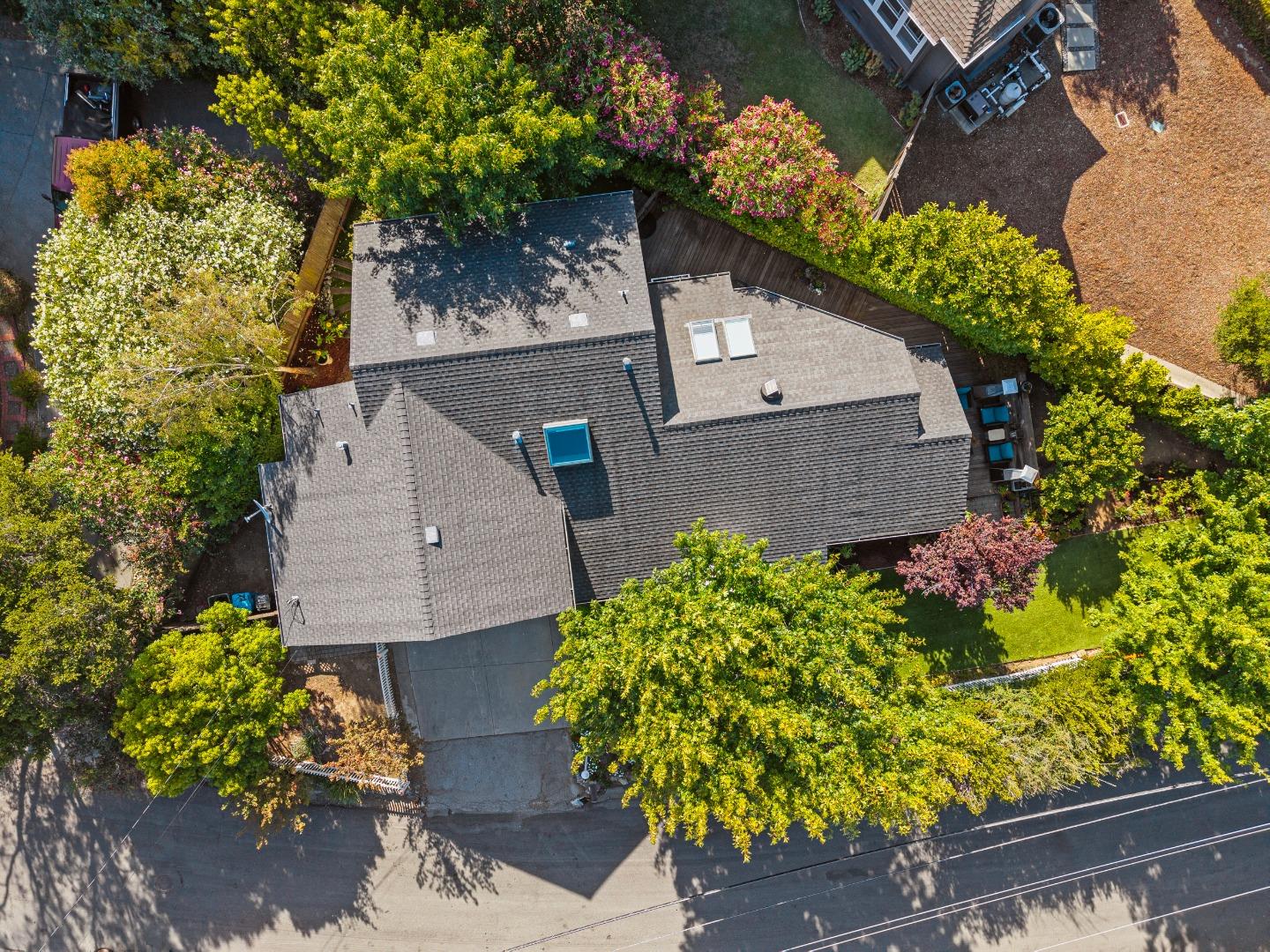 904 Lakeview WAY