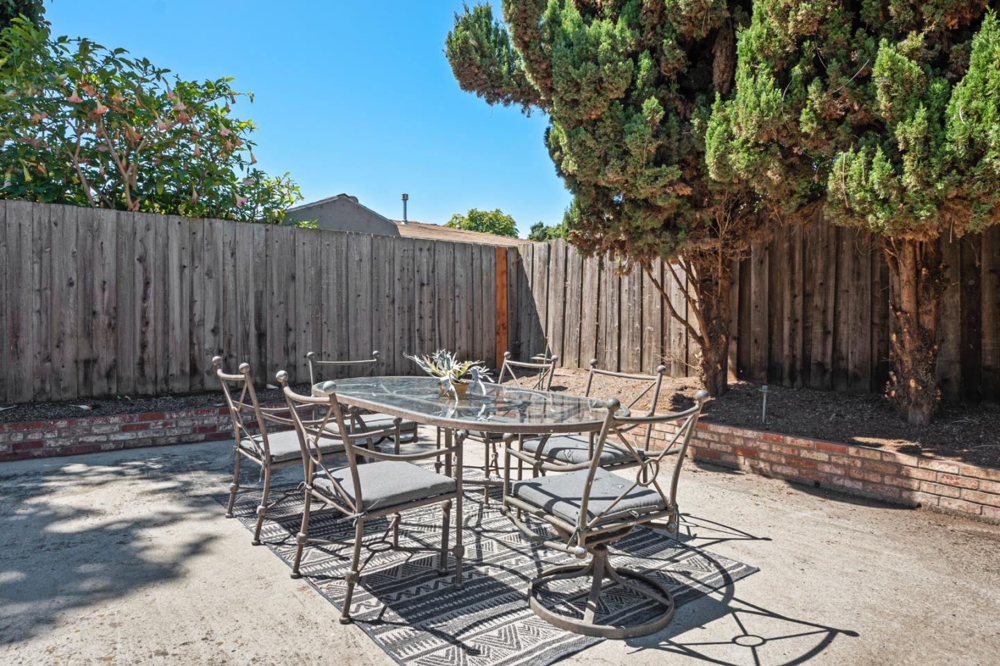 2275 Pulgas AVE