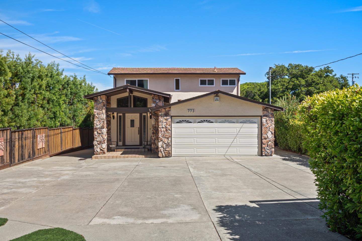 773 Lakeview WAY