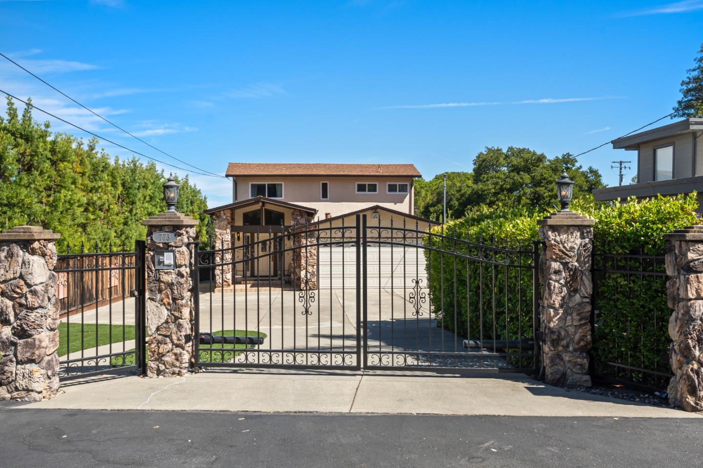 773 Lakeview WAY
