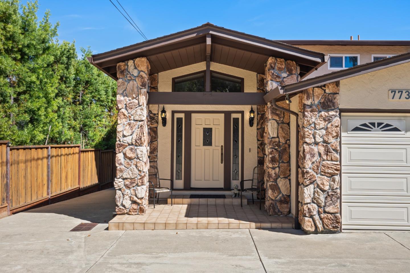 773 Lakeview WAY