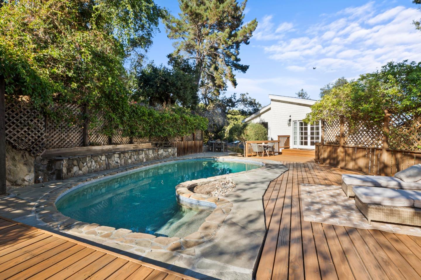 2526 Woodland PL