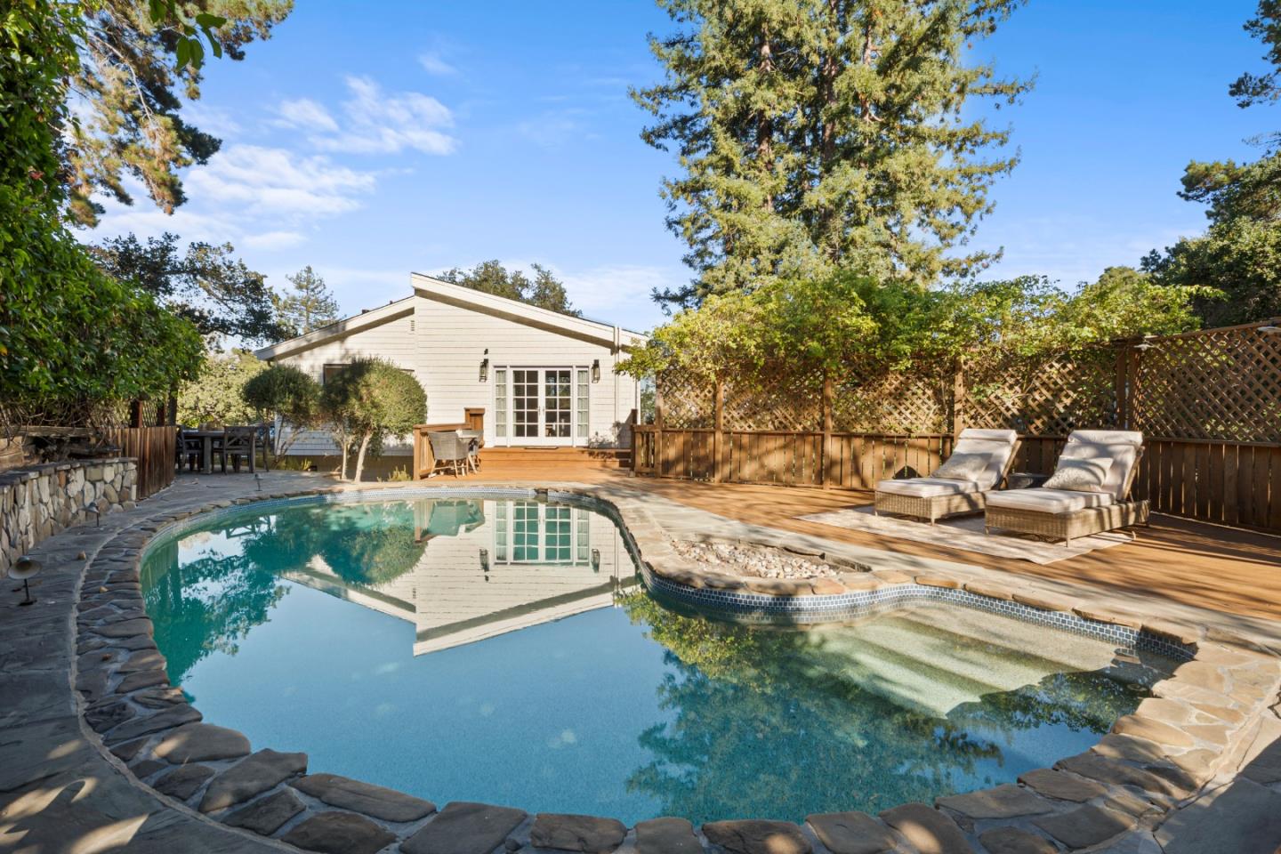 2526 Woodland PL