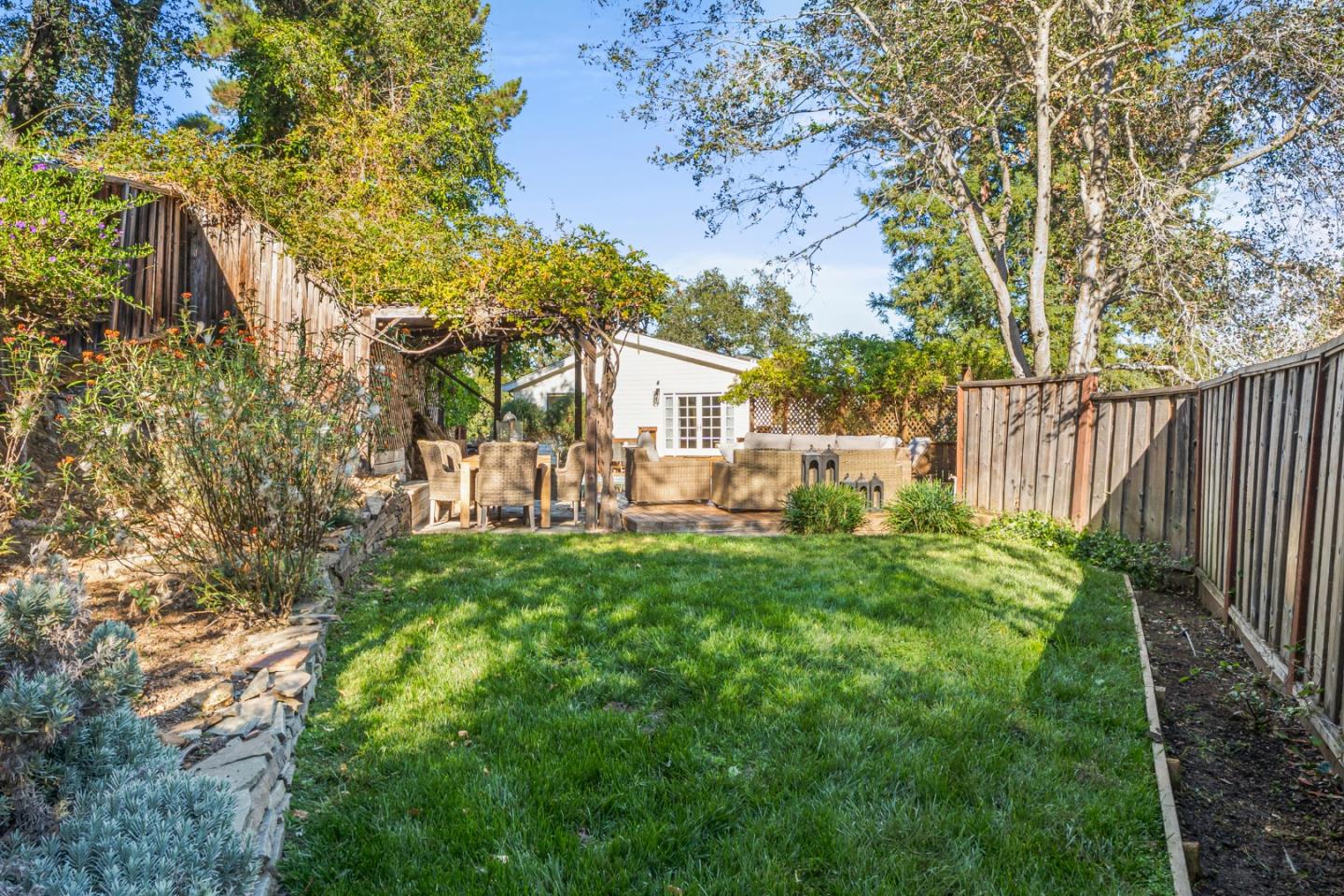 2526 Woodland PL