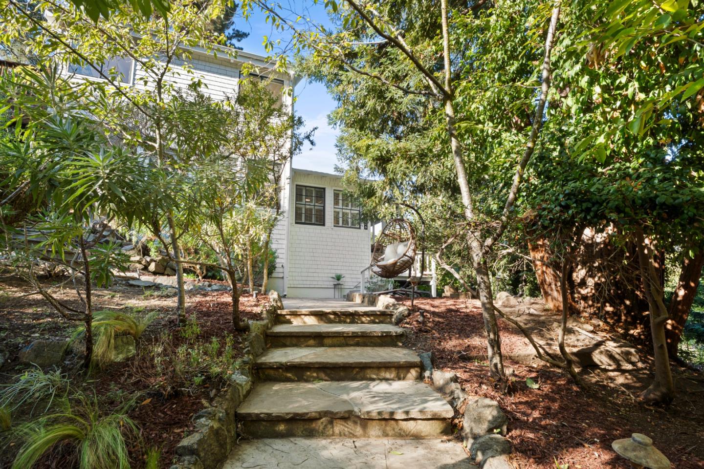 2526 Woodland PL