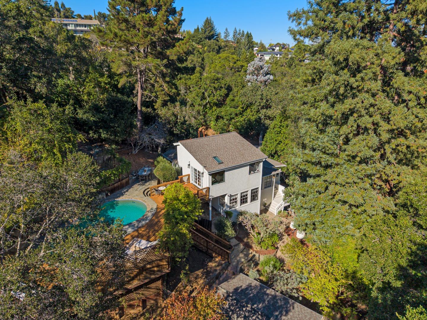 2526 Woodland PL