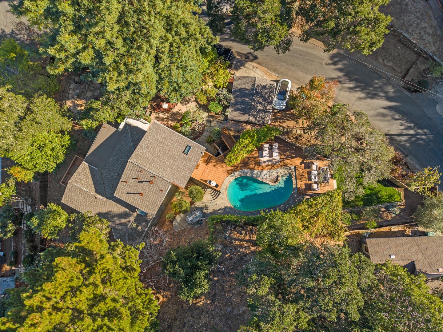 2526 Woodland PL