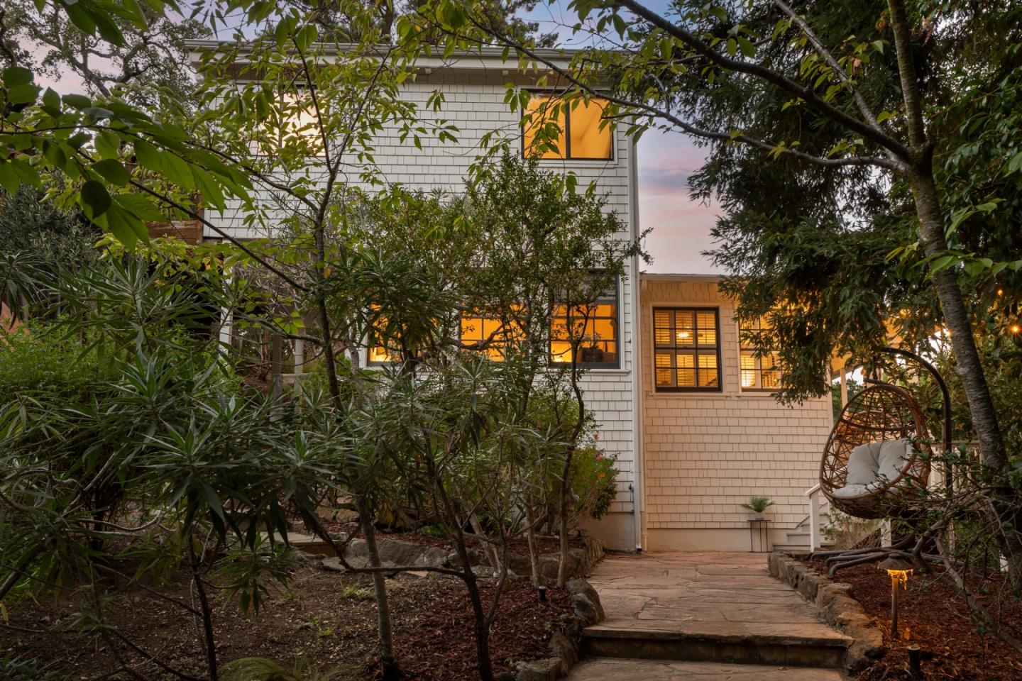 2526 Woodland PL