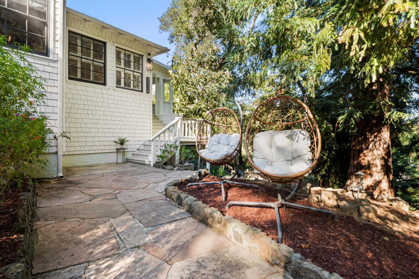 2526 Woodland PL