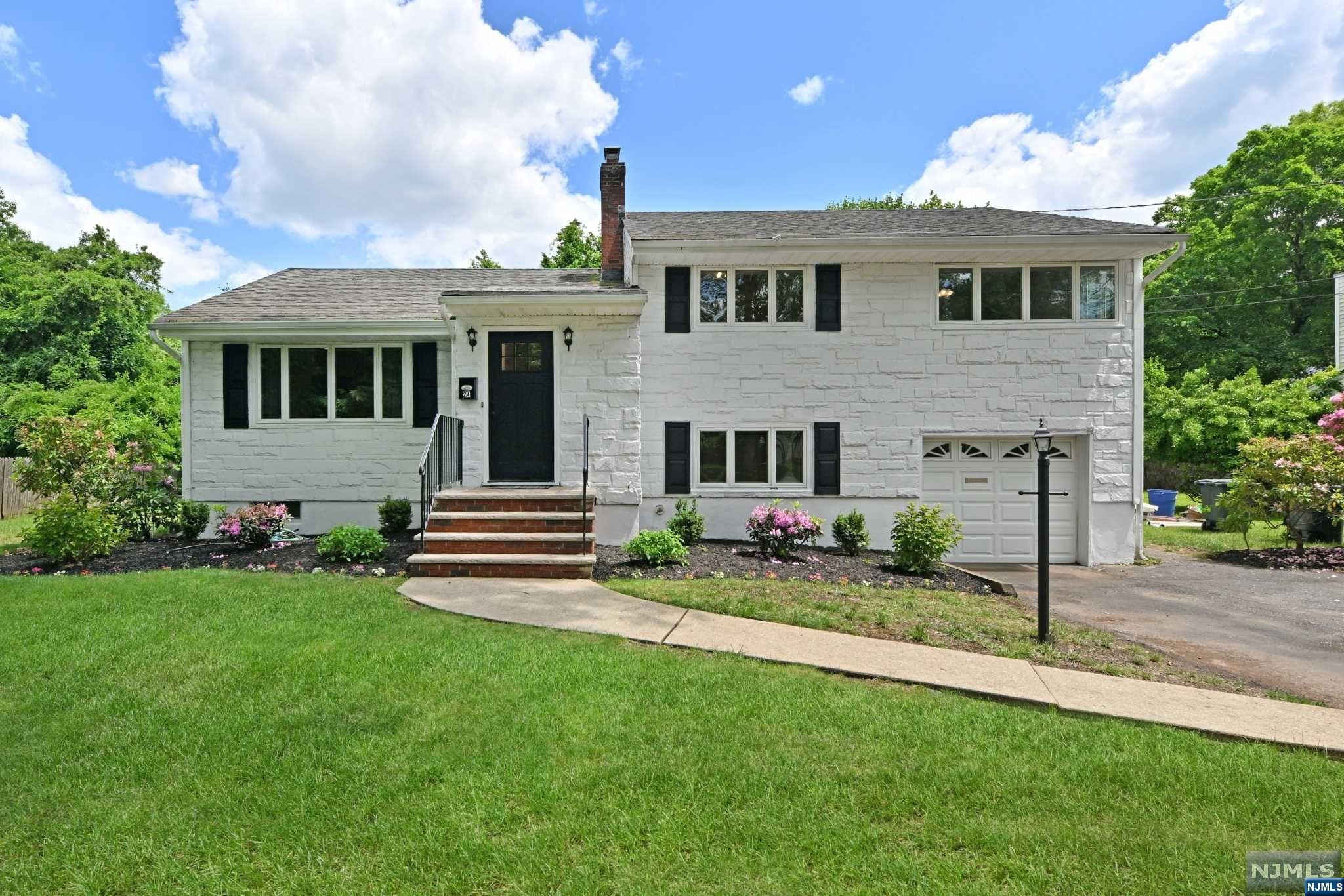 24 Spruce Place