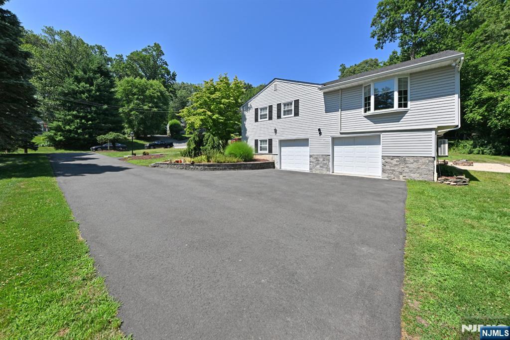 12 Heatherhill Lane