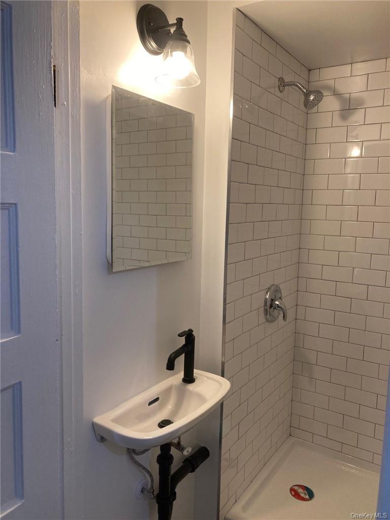 127 N Riverside Avenue Unit: Lower Level