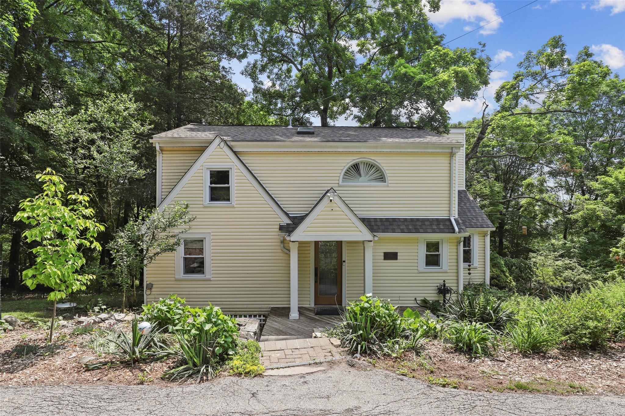 3841 Indian Hill Road