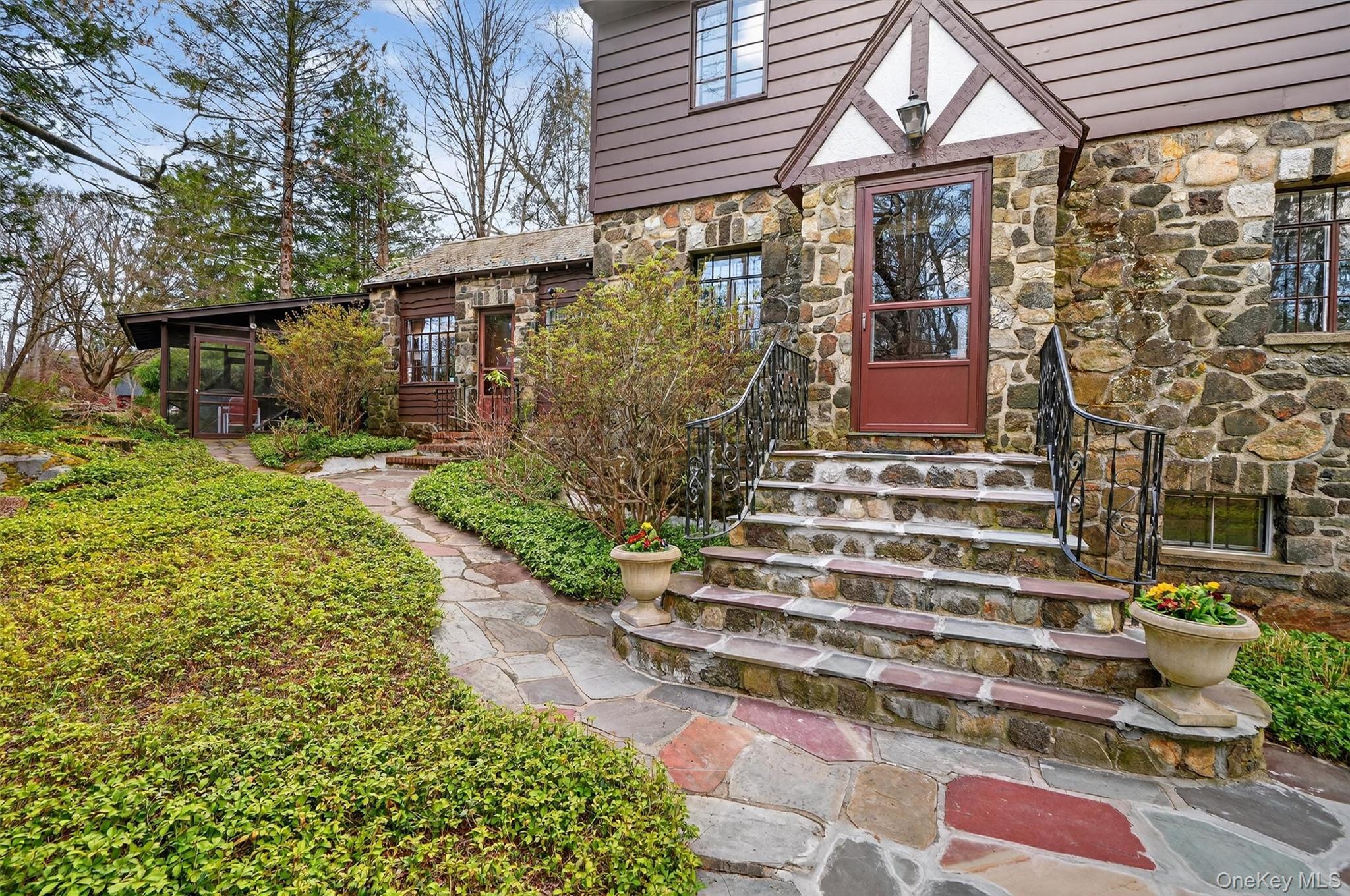 12 Inwood Lane W