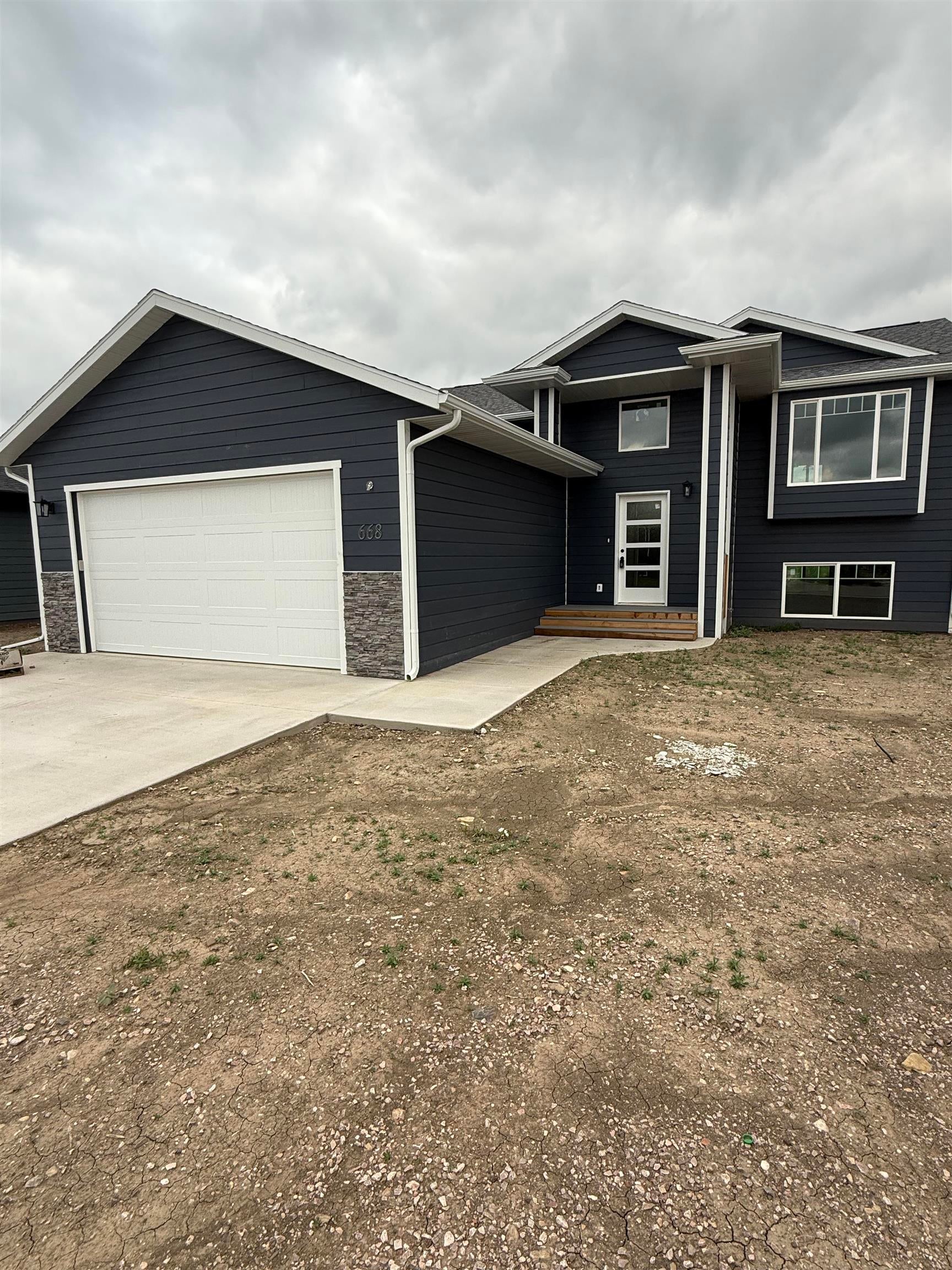 668 Eagle Court