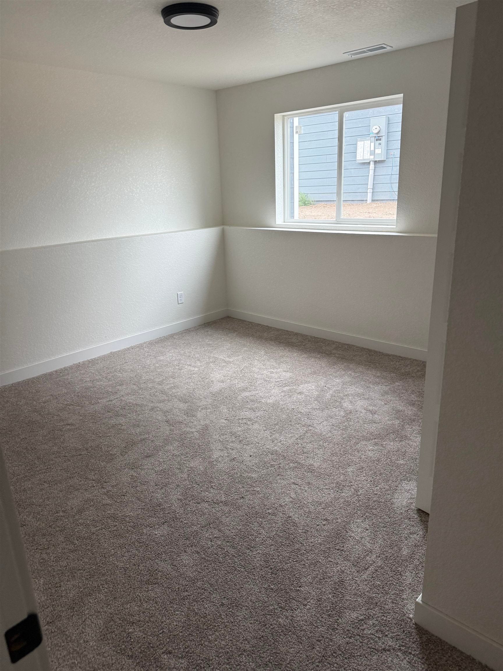 668 Eagle Court