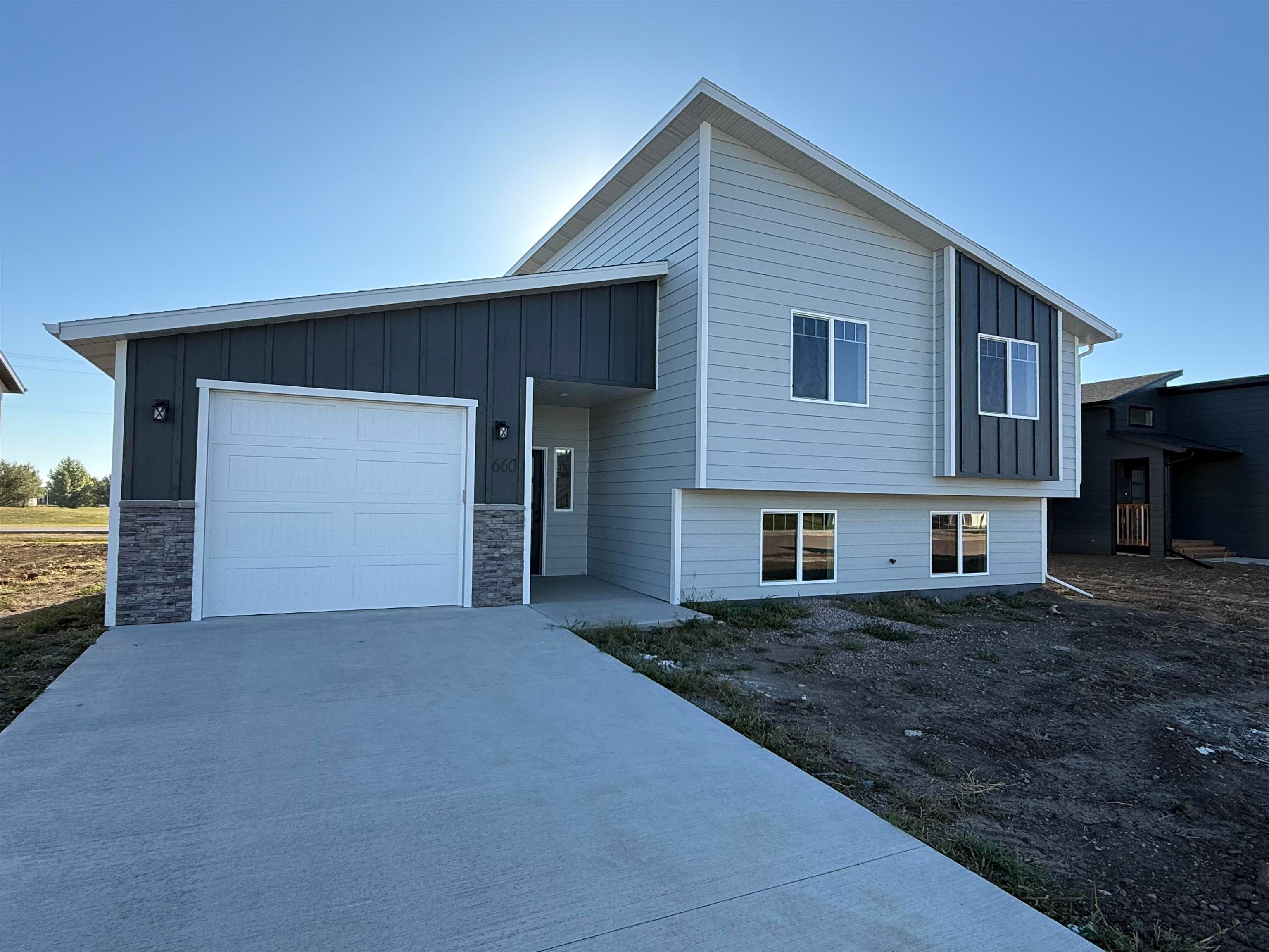 660 Eagle Court