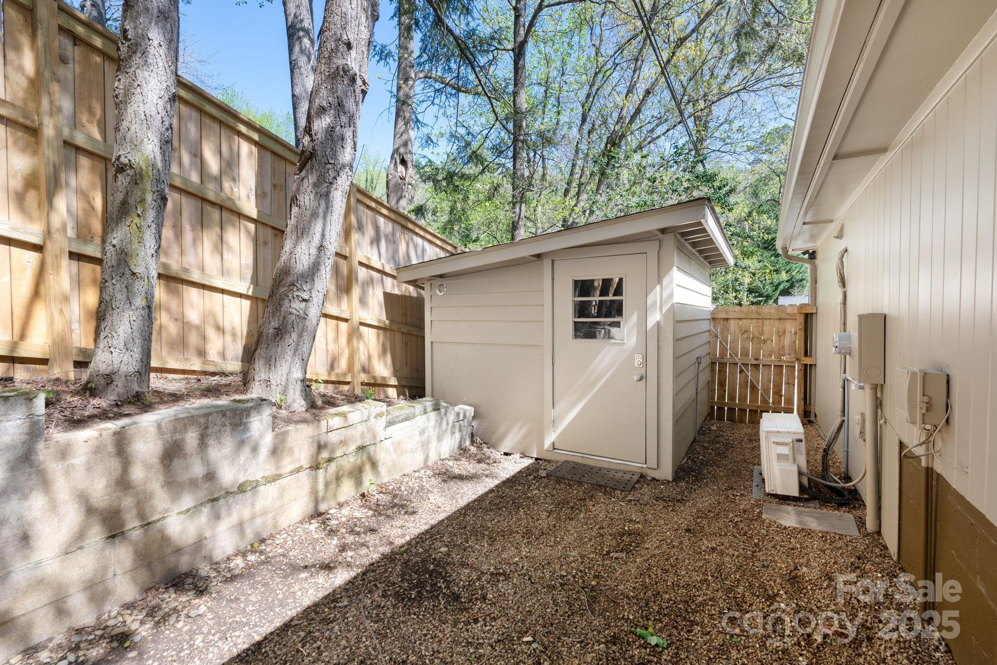 10 Woodcrest Road