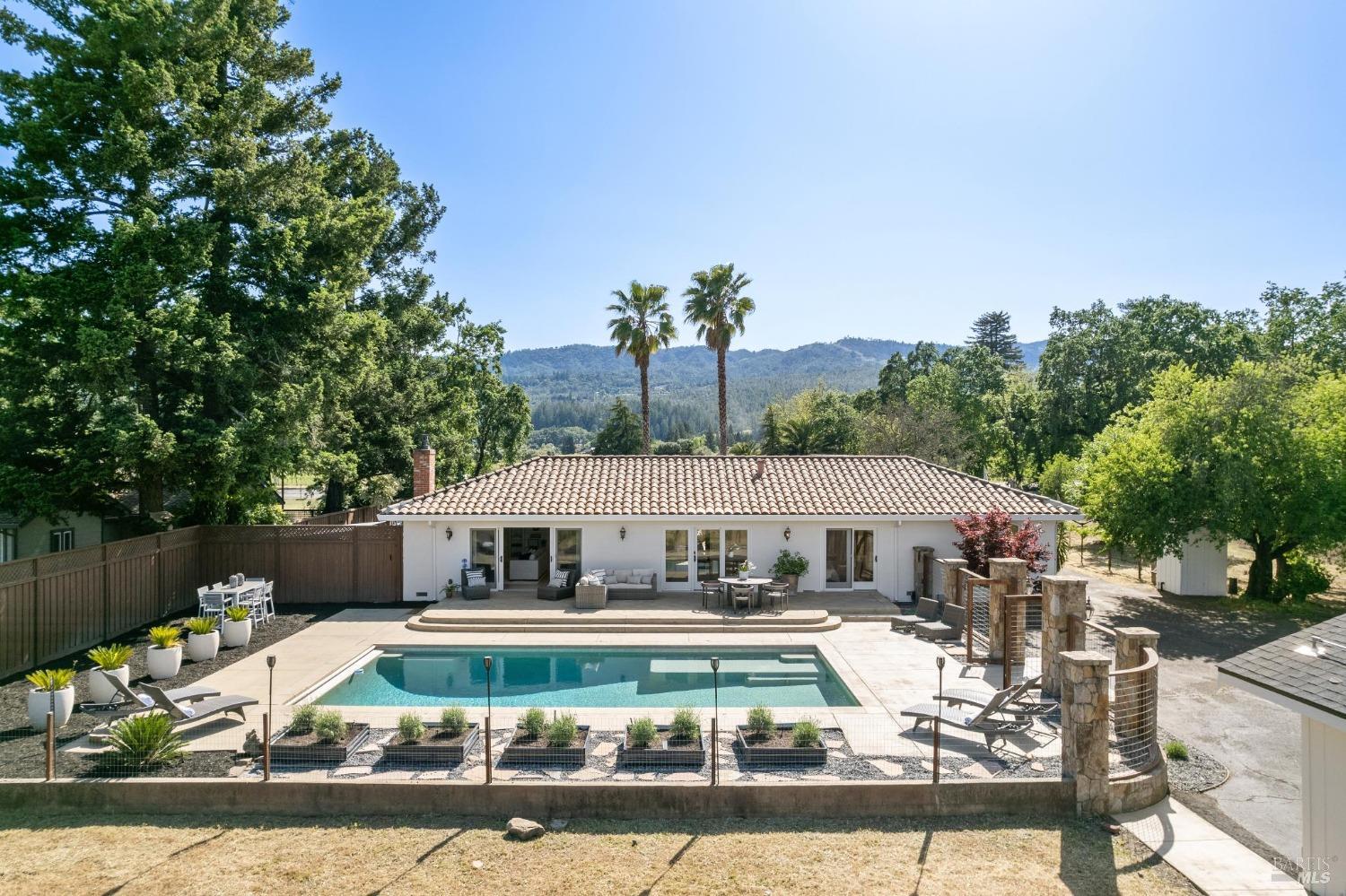 1458 Saint Helena Hwy S