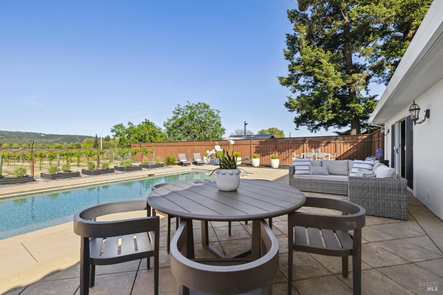 1458 Saint Helena Hwy S