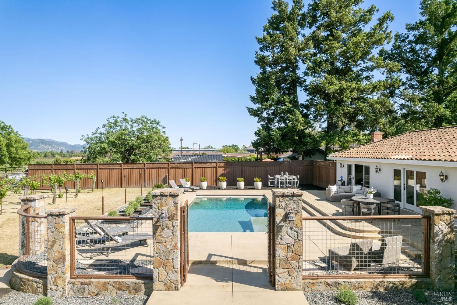 1458 Saint Helena Hwy S